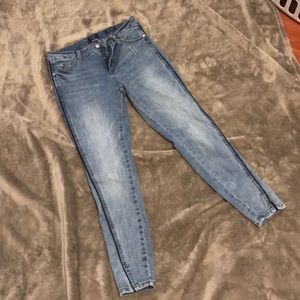 Adorable skinny jeans!